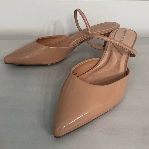Anne Klein Shoes - Anne Klein iFlex Nude Square Kitten Heel Slide. Convertible Strap. Size 11.